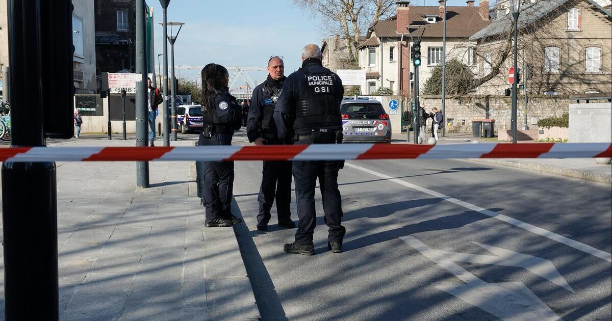wwii-bomb-paris-train-disruptions