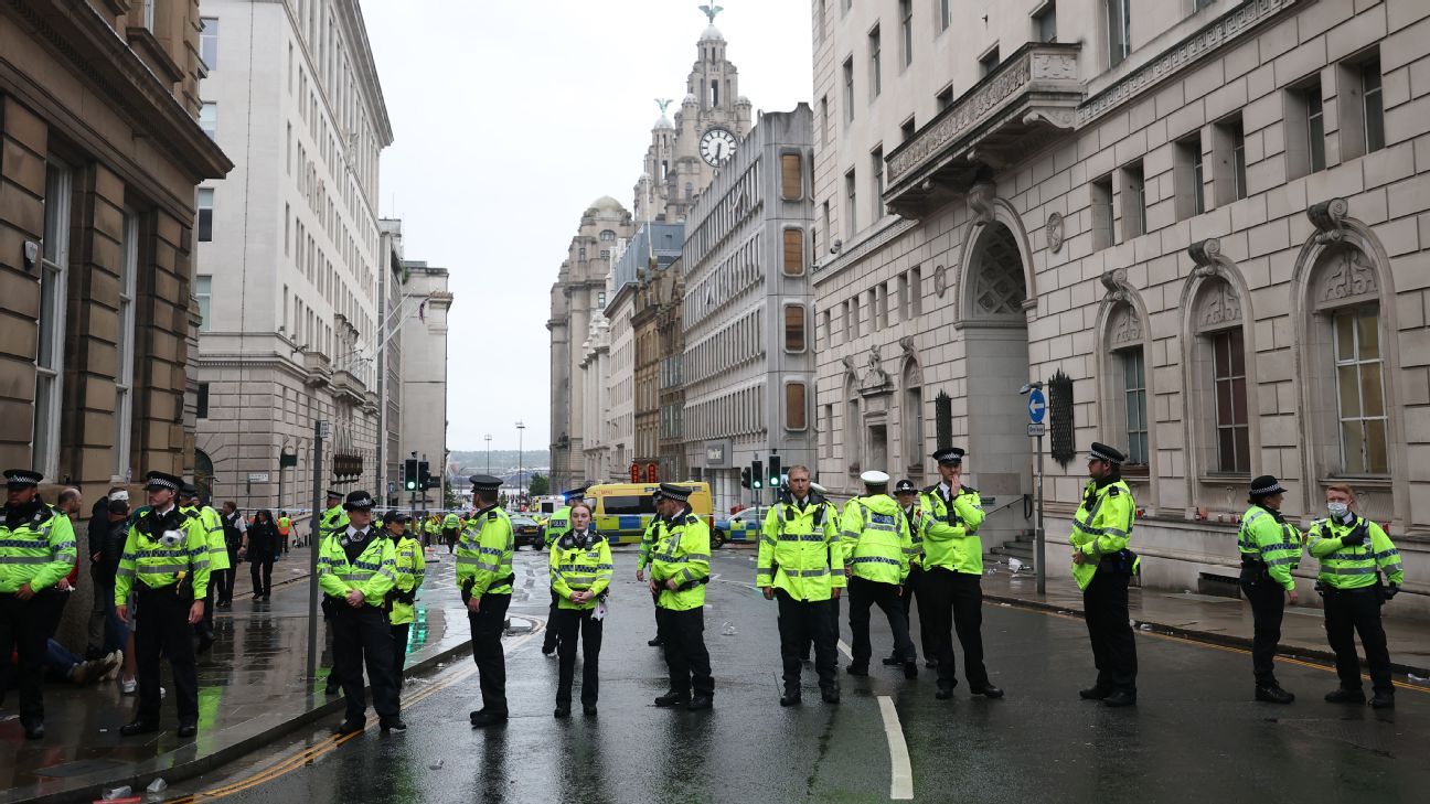 liverpool-parade-crowd-safety