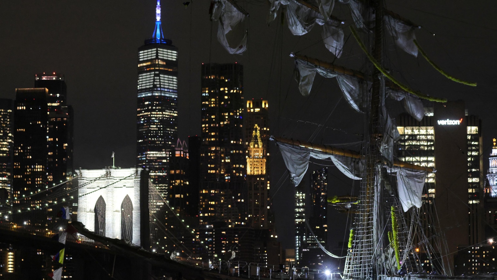 mexican-tall-ship-brooklyn-bridge