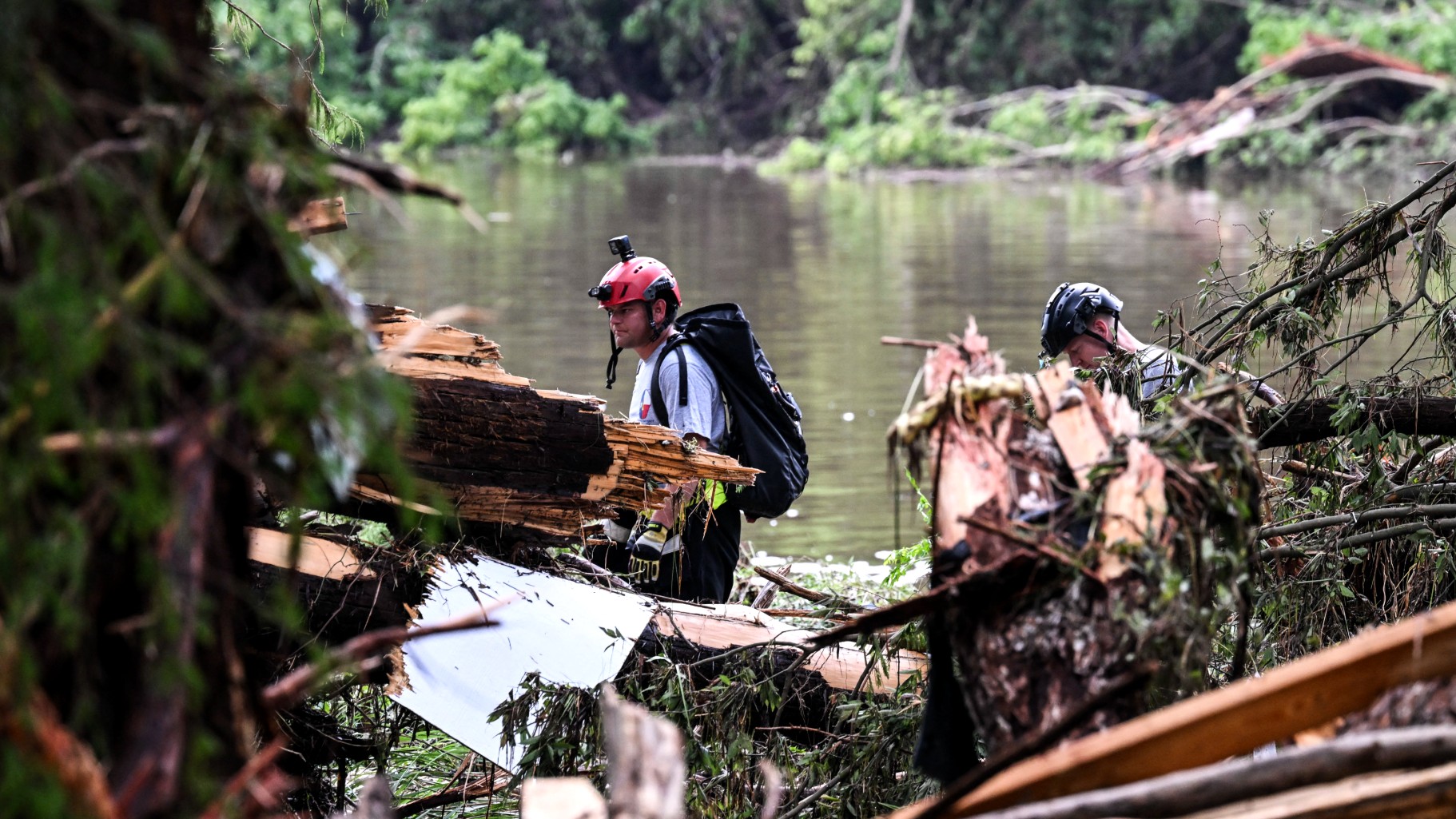 texas-floods-survivors-search