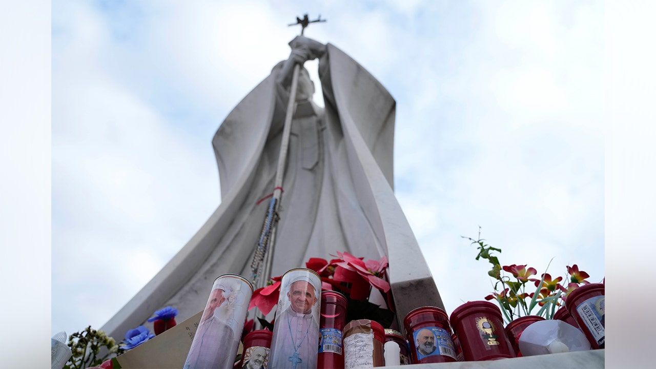 pope-francis-critical-condition