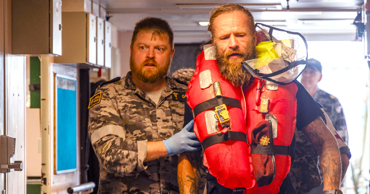 australian-navy-cyclone-rescue