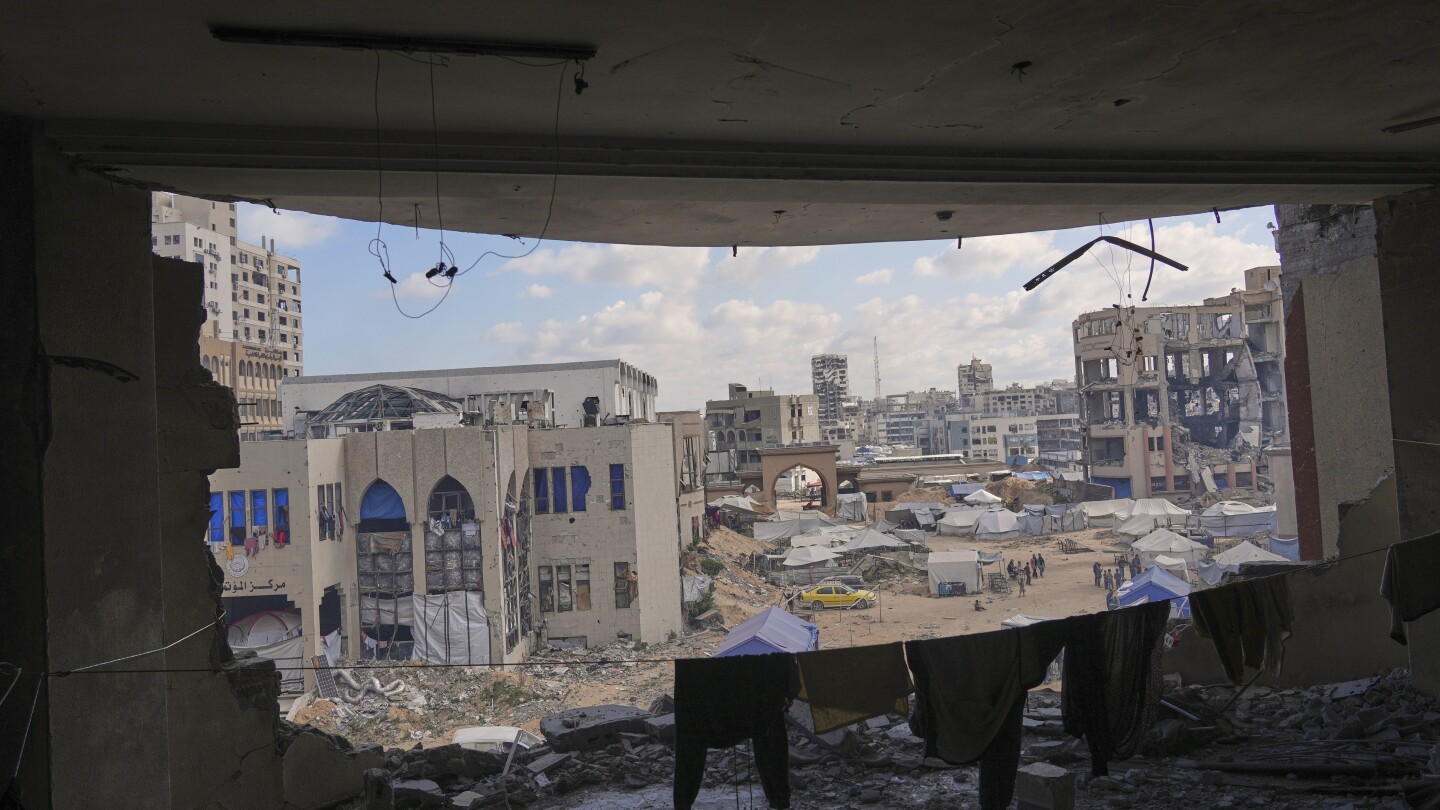 gaza-university-shelter-displaced