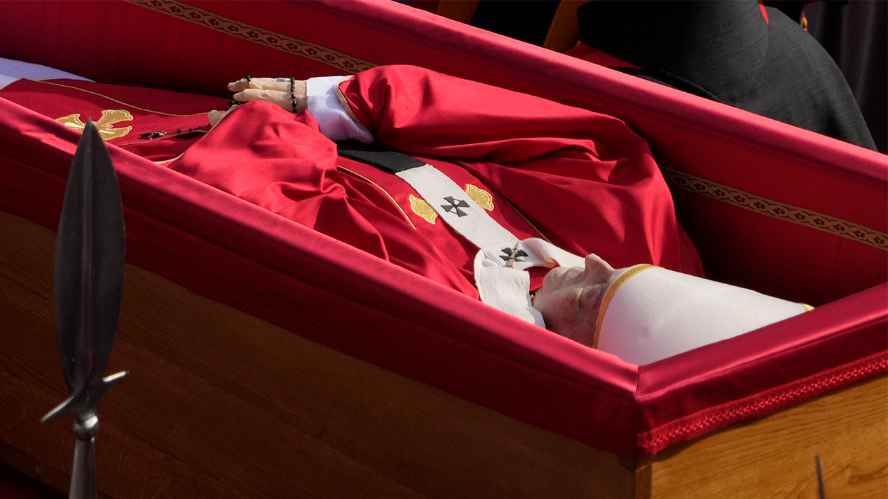 pope-francis-body-transfer-st-peters-basilica