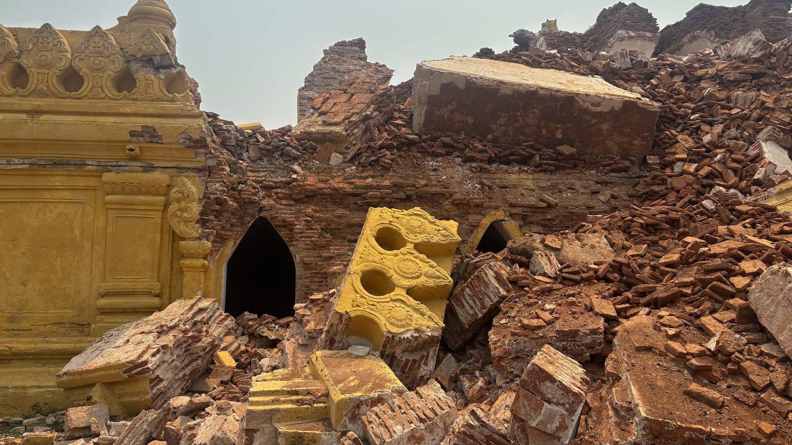 us-rescuers-myanmar-earthquake