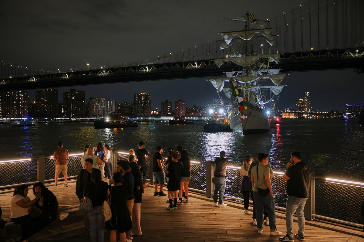 brooklyn-bridge-cuauhtemoc-collision-support