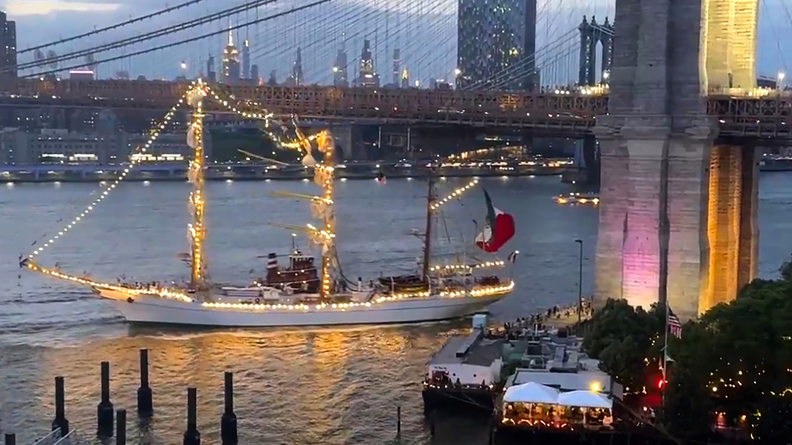 mexican-navy-brooklyn-bridge-crash
